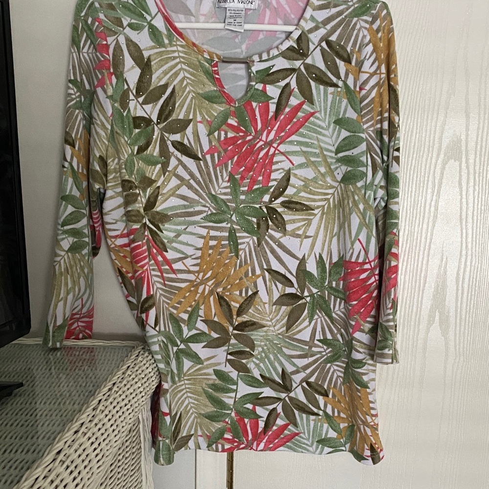 Rebecca Malone size medium top good condition. Beautiful colors